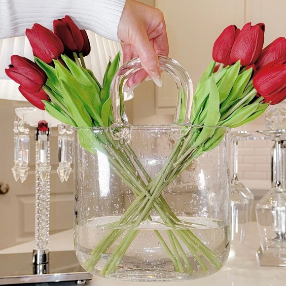 Original Olivia Glass Handbag Vase
Hand-blown Artisan Piece - Picture 7 of 13